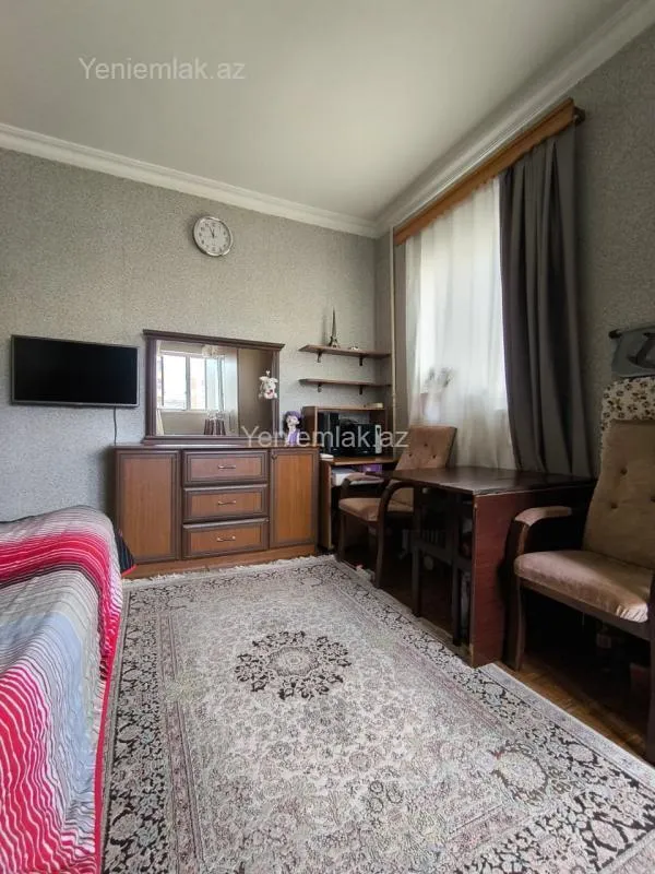 Satılır 1 otaqlı köhnə tikili 40 m²