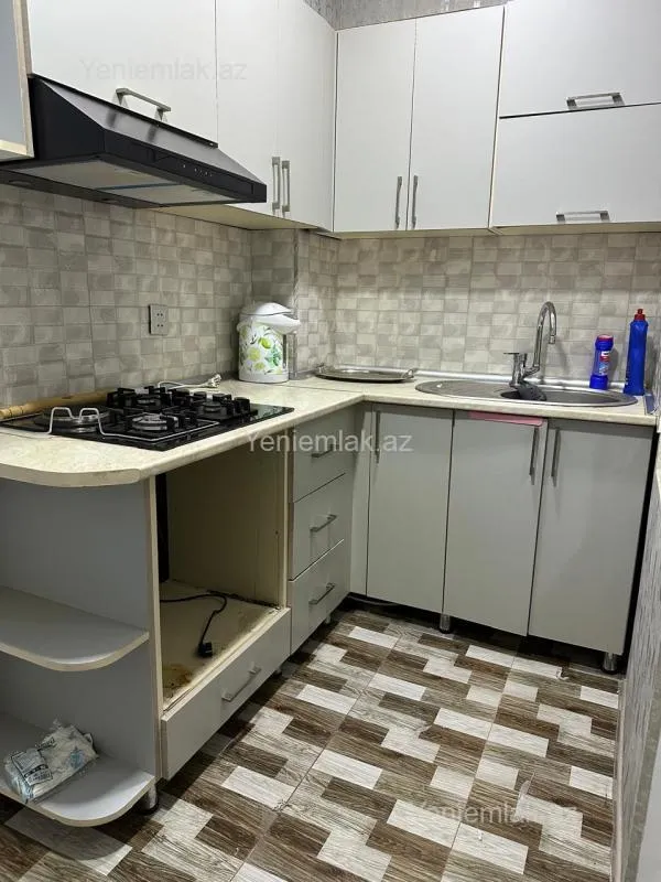 Satılır 2 otaqlı köhnə tikili 65 m²