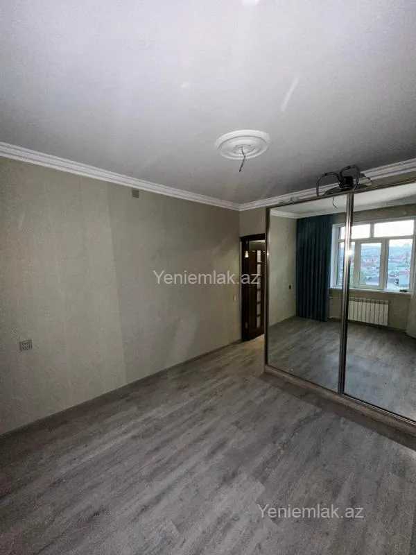 Satılır 2 otaqlı köhnə tikili 65 m²