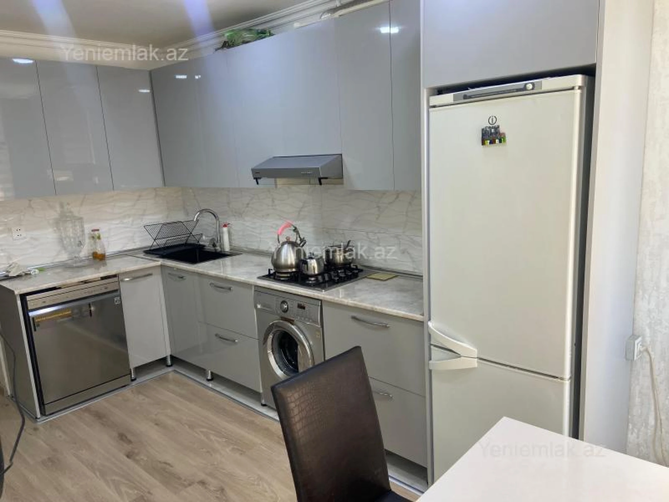 Satılır 4 otaqlı köhnə tikili 90 m²