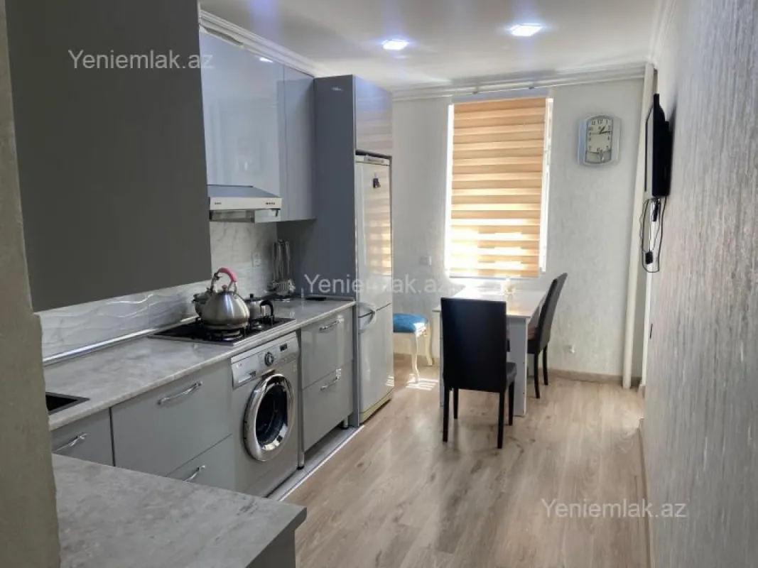 Satılır 4 otaqlı köhnə tikili 90 m²