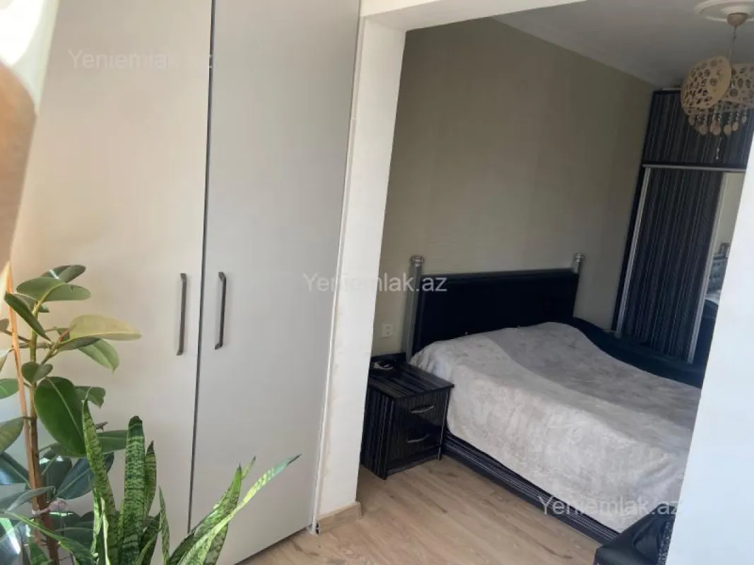 Satılır 4 otaqlı köhnə tikili 90 m²