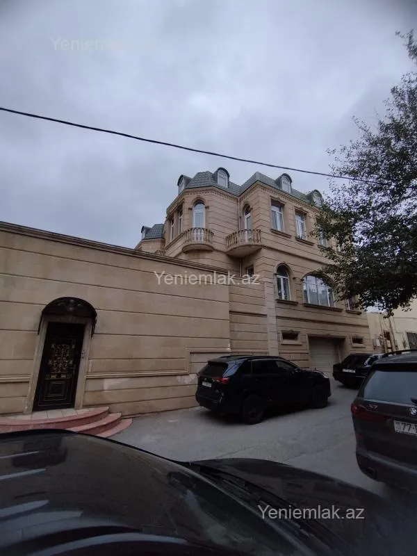 Satılır 6 otaqlı həyət evi 600 m²