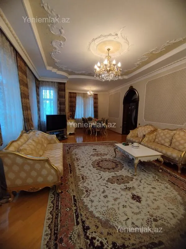 Satılır 6 otaqlı həyət evi 600 m²