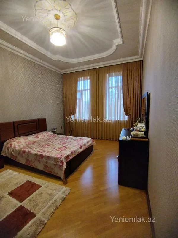 Satılır 6 otaqlı həyət evi 600 m²