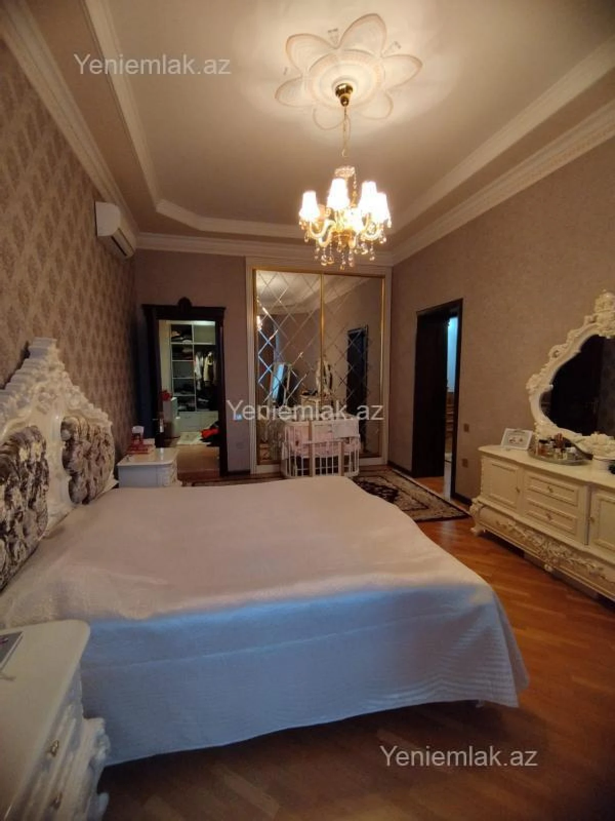 Satılır 6 otaqlı həyət evi 600 m²