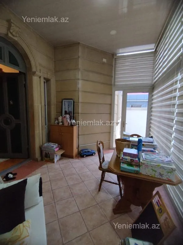 Satılır 6 otaqlı həyət evi 600 m²