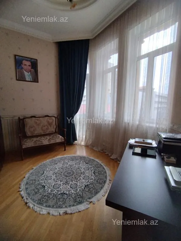 Satılır 6 otaqlı həyət evi 600 m²