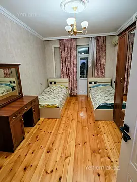 Satılır 4 otaqlı köhnə tikili 100 m²