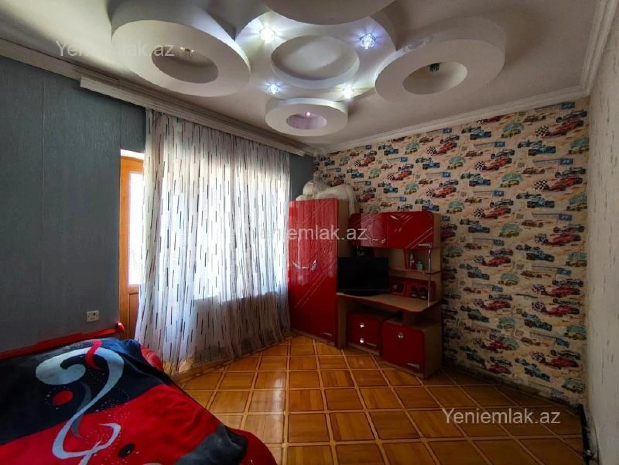 Satılır 12 otaqlı həyət evi 500 m²