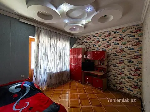 Satılır 12 otaqlı həyət evi 500 m²