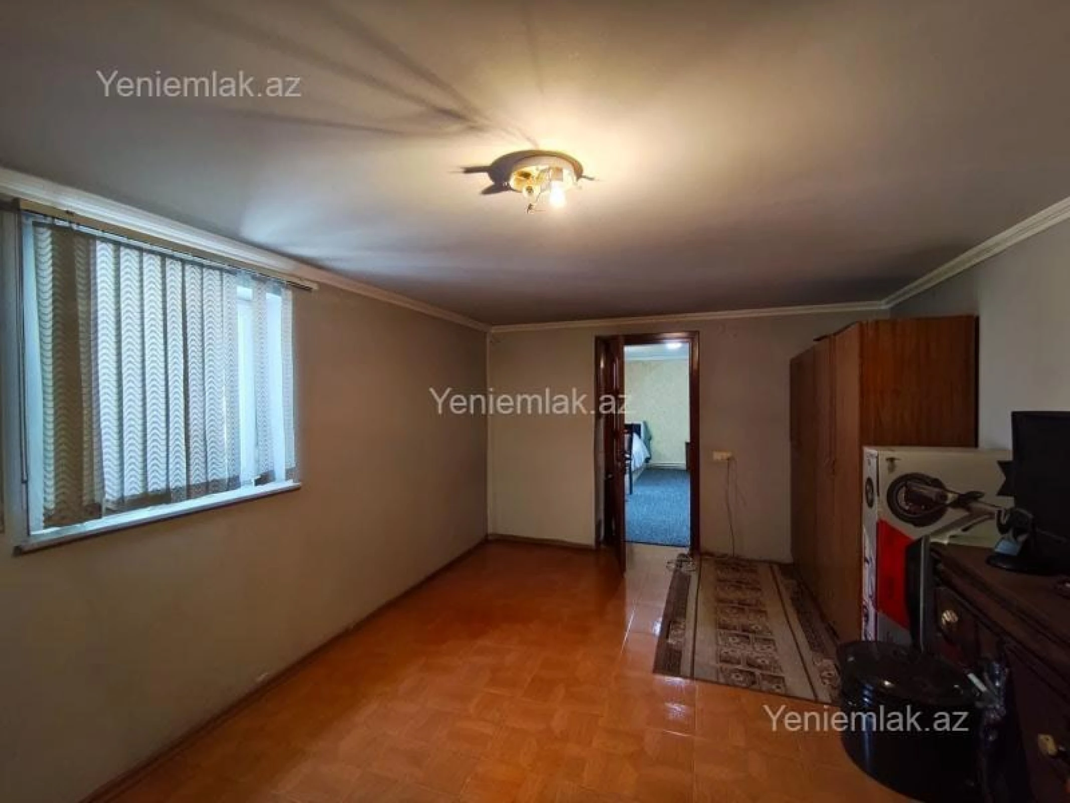Satılır 12 otaqlı həyət evi 500 m²