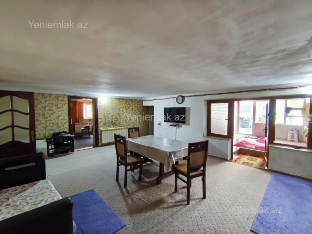 Satılır 12 otaqlı həyət evi 500 m²