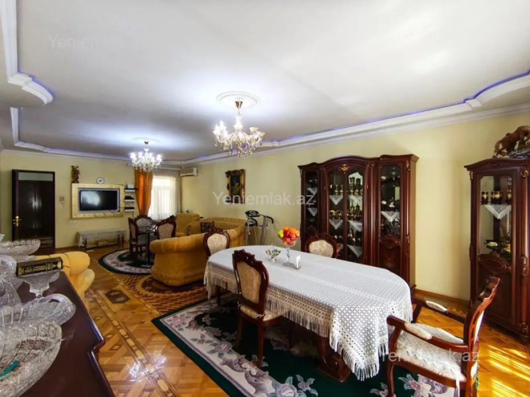 Satılır 12 otaqlı həyət evi 500 m²