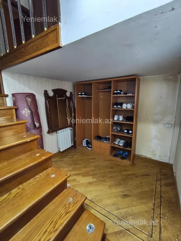 Satılır 12 otaqlı həyət evi 500 m²