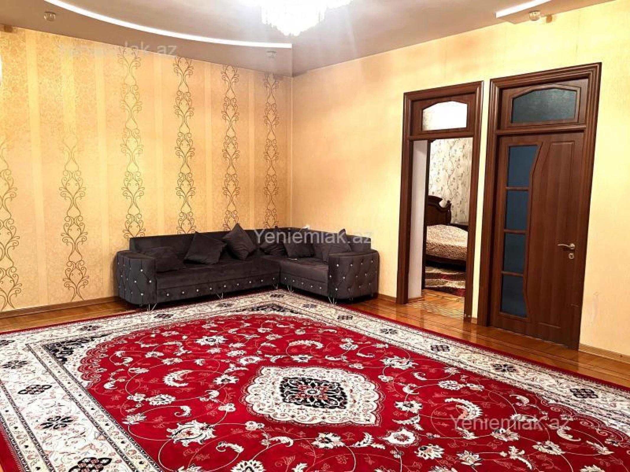 Satılır 12 otaqlı həyət evi 500 m²
