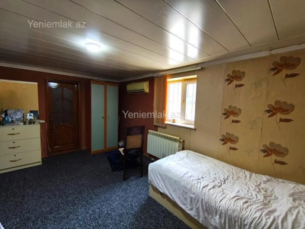 Satılır 12 otaqlı həyət evi 500 m²