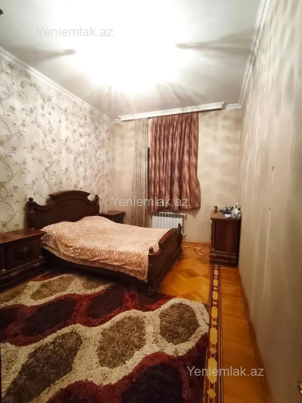 Satılır 12 otaqlı həyət evi 500 m²