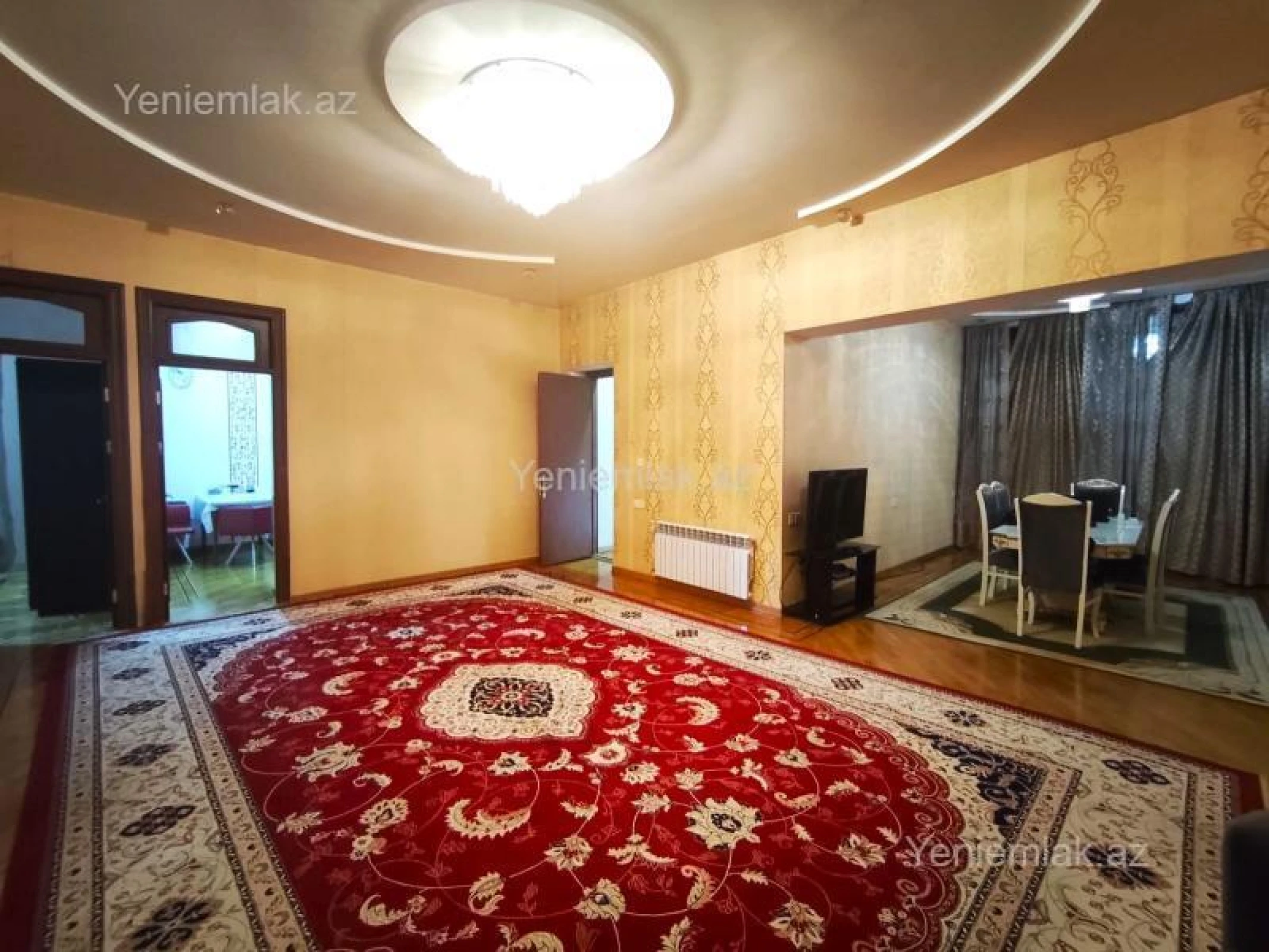 Satılır 12 otaqlı həyət evi 500 m²