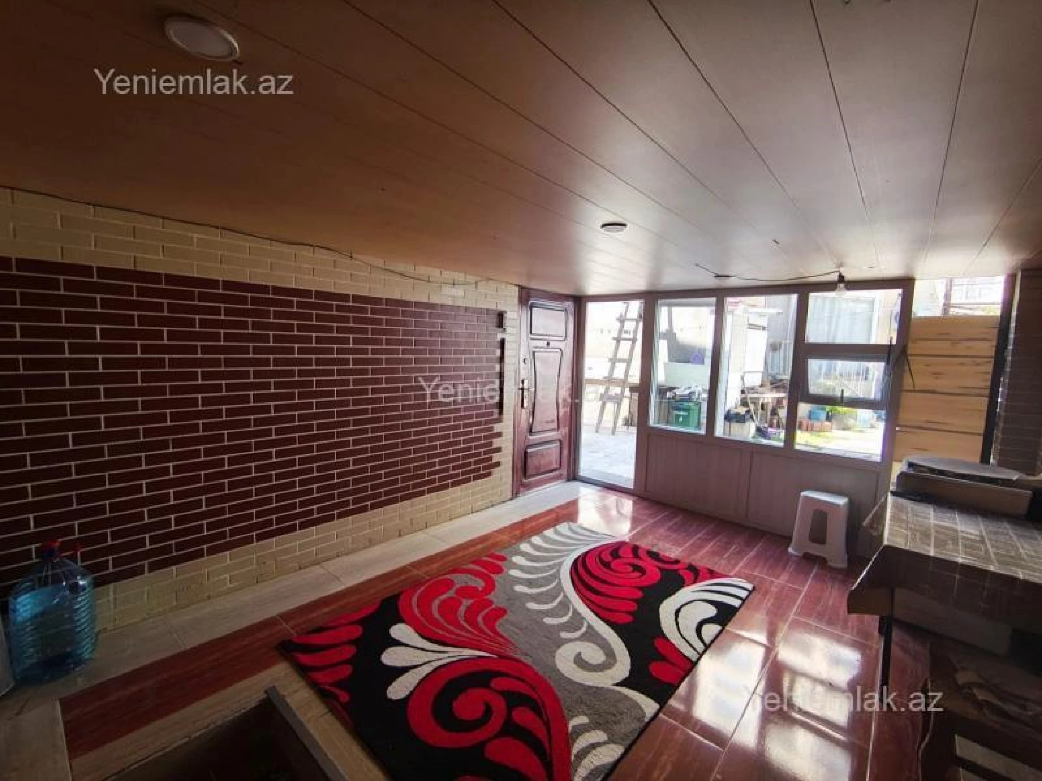 Satılır 12 otaqlı həyət evi 500 m²