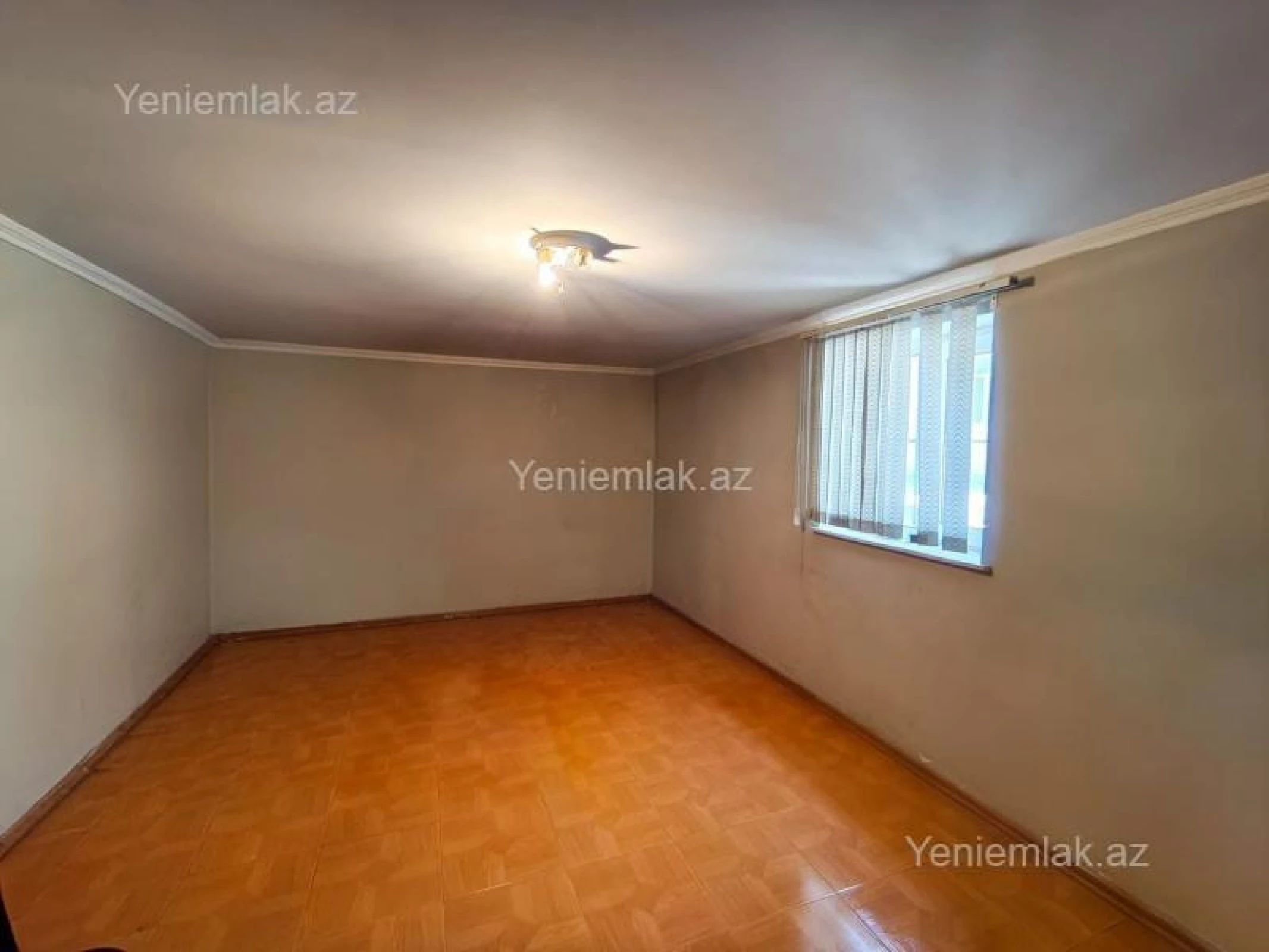 Satılır 12 otaqlı həyət evi 500 m²