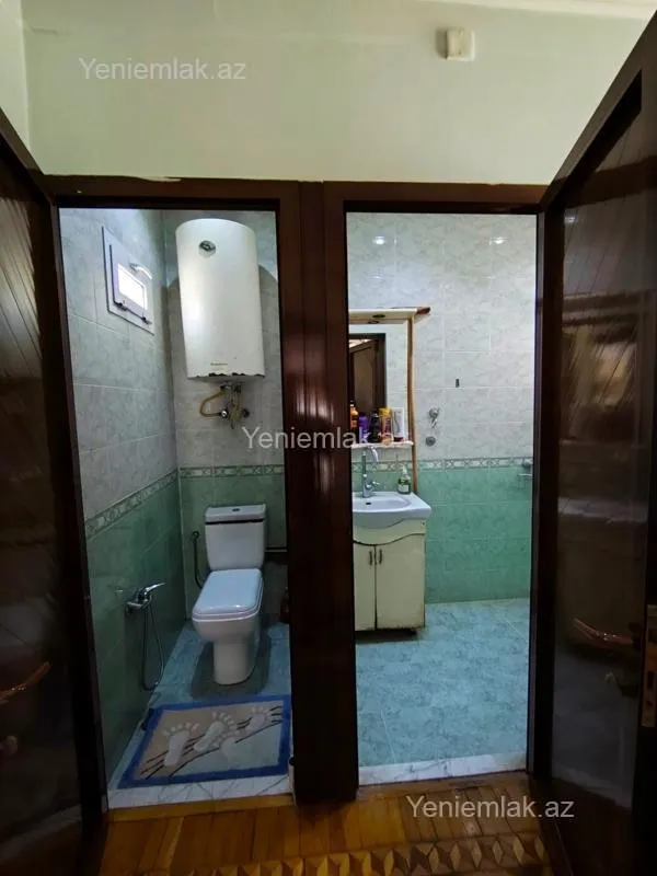 Satılır 12 otaqlı həyət evi 500 m²