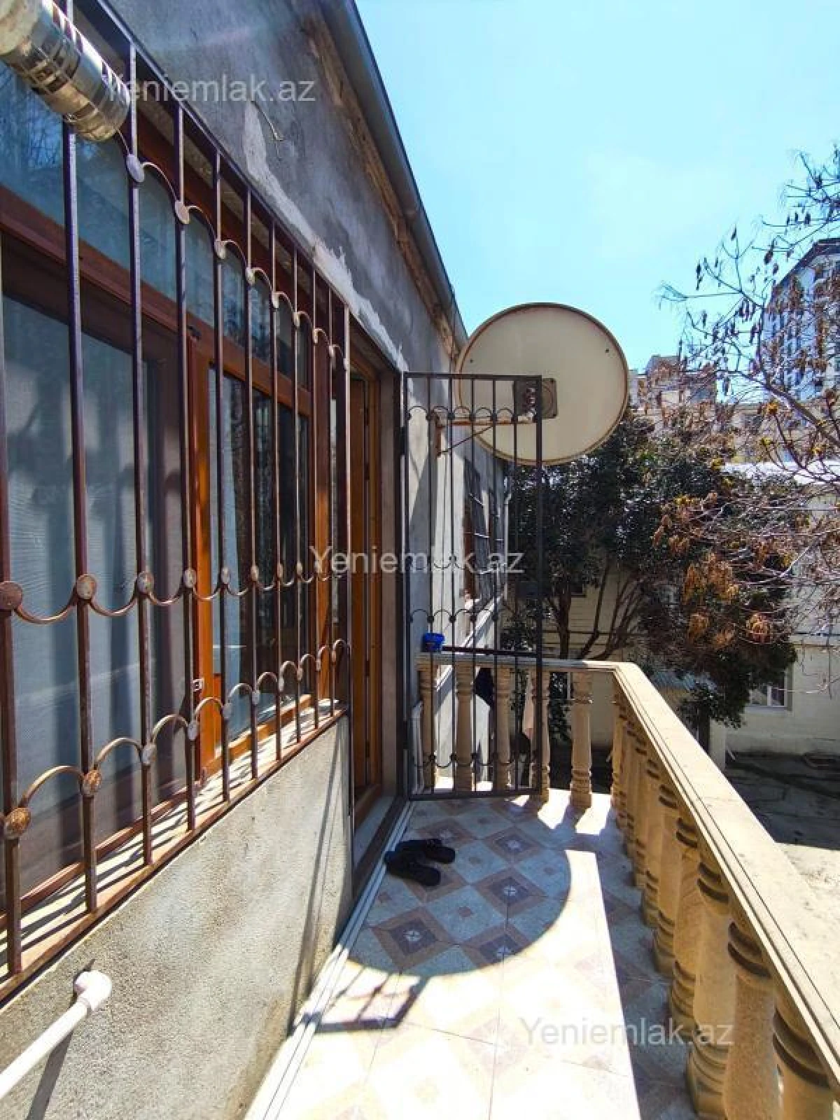 Satılır 12 otaqlı həyət evi 500 m²