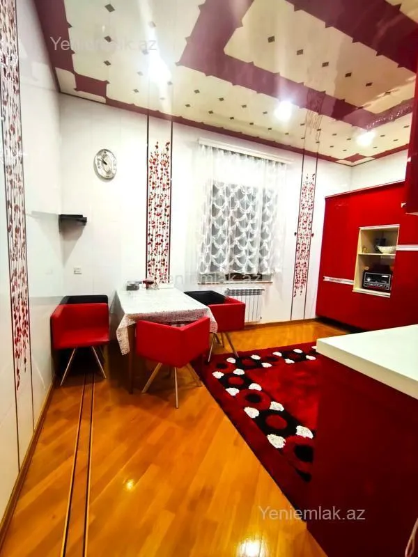 Satılır 12 otaqlı həyət evi 500 m²