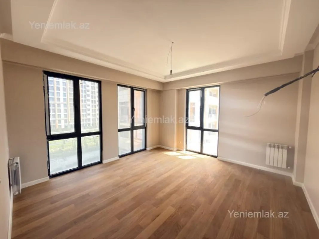 Satılır 3 otaqlı yeni tikili 83 m²
