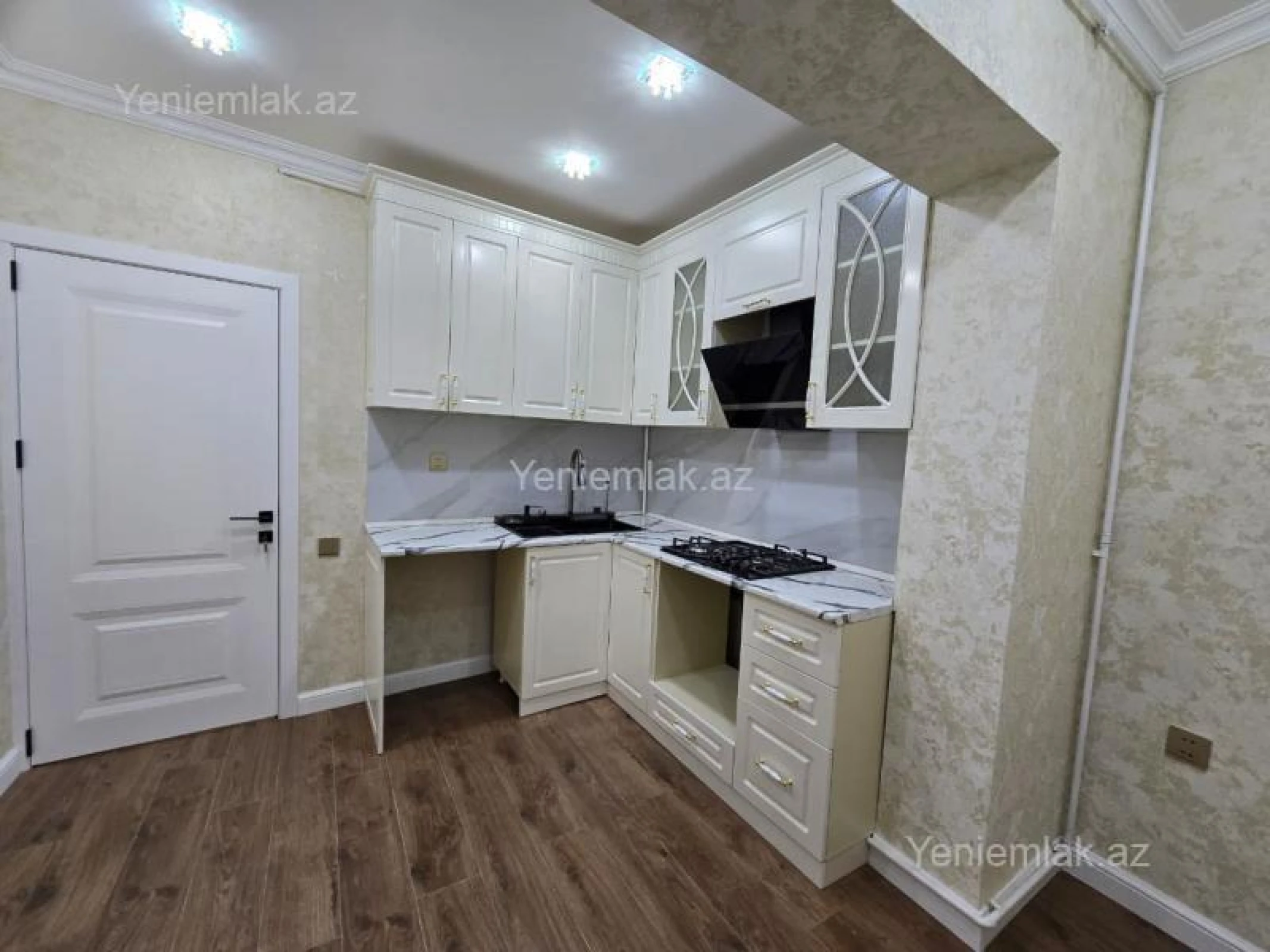 Satılır 2 otaqlı köhnə tikili 55 m²