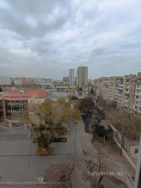 Satılır 3 otaqlı köhnə tikili 90 m²