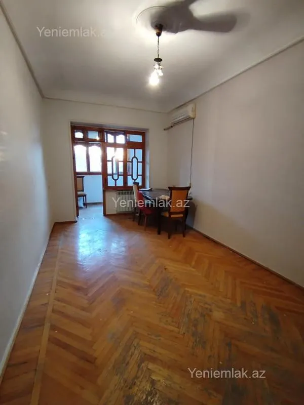 Satılır 2 otaqlı köhnə tikili 50 m²