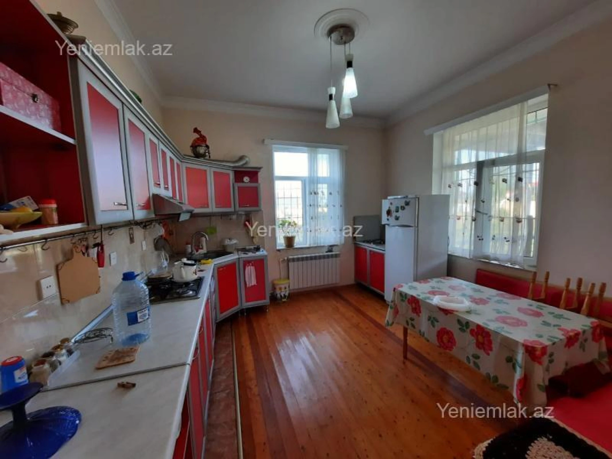 Satılır 6 otaqlı həyət evi 220 m²