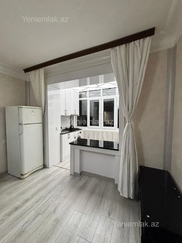 Satılır 1 otaqlı köhnə tikili 36 m²