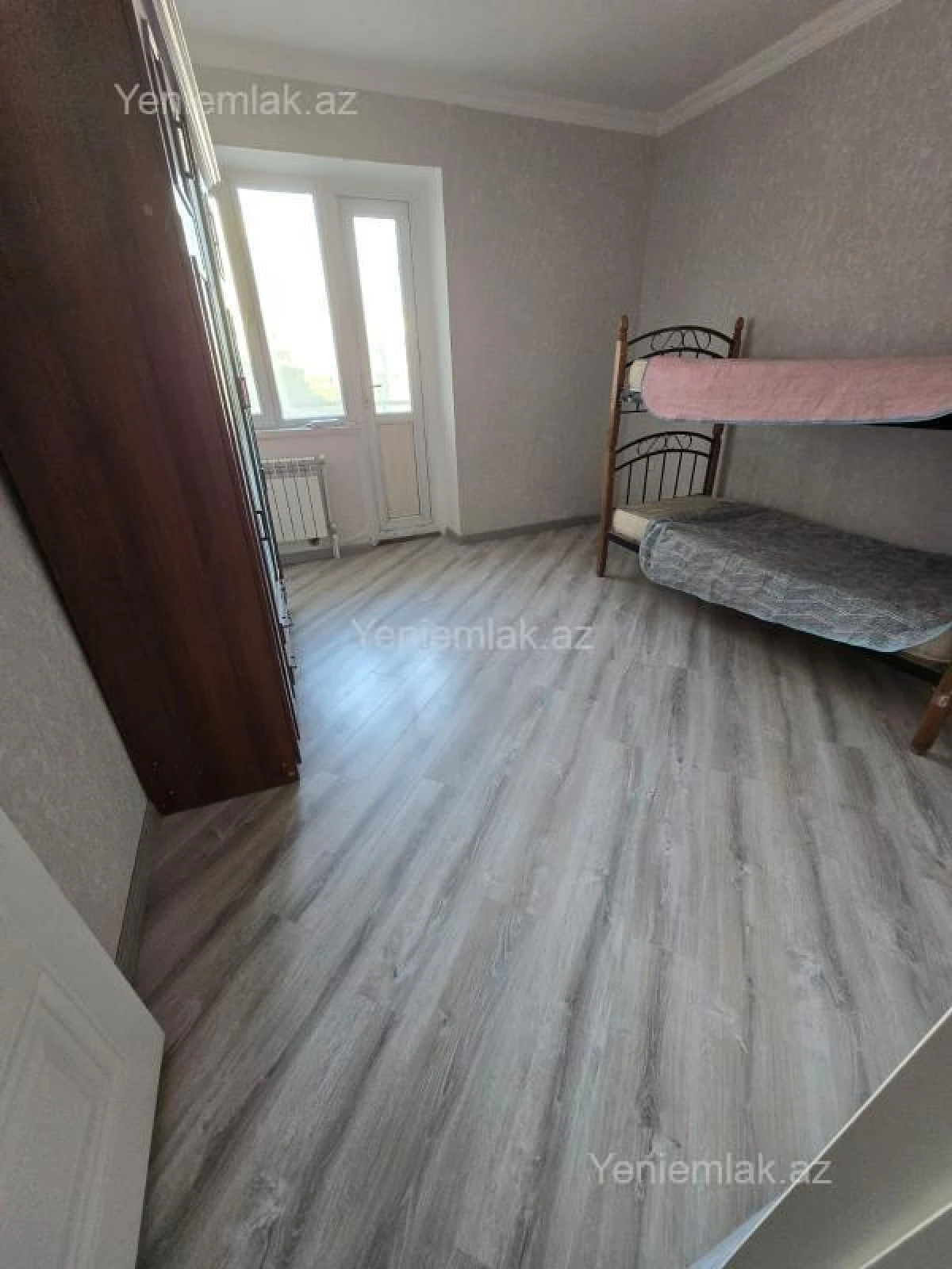 Satılır 3 otaqlı köhnə tikili 90 m²