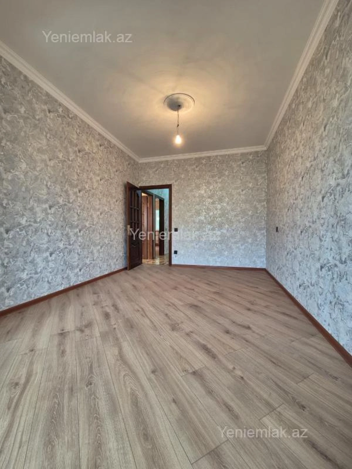 Satılır 3 otaqlı köhnə tikili 80 m²
