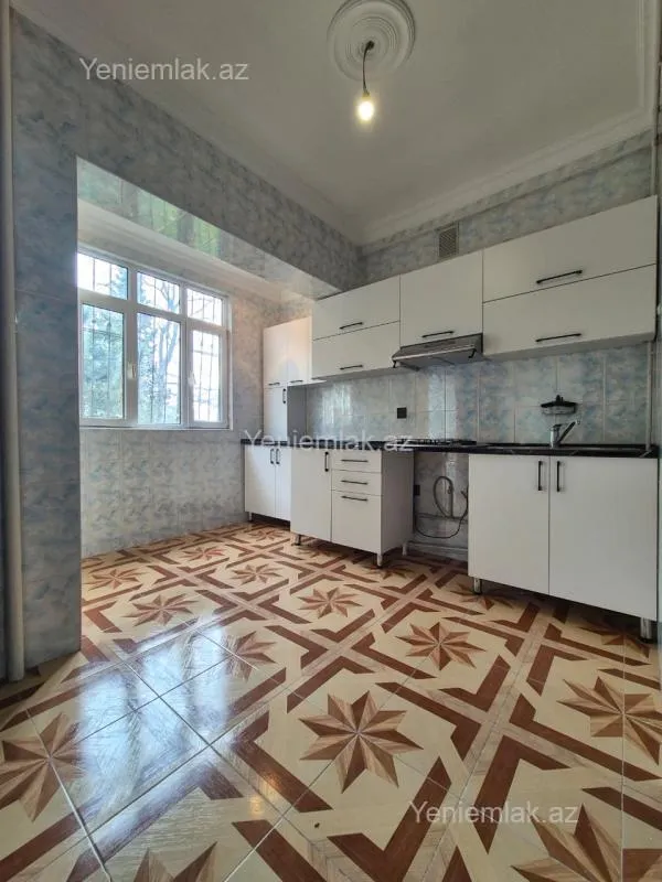 Satılır 3 otaqlı köhnə tikili 80 m²