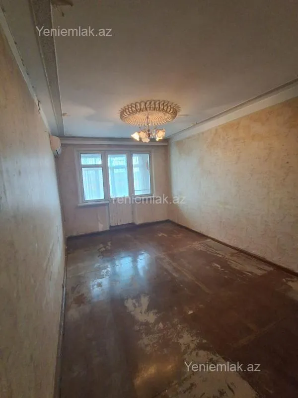 Satılır 1 otaqlı köhnə tikili 32 m²
