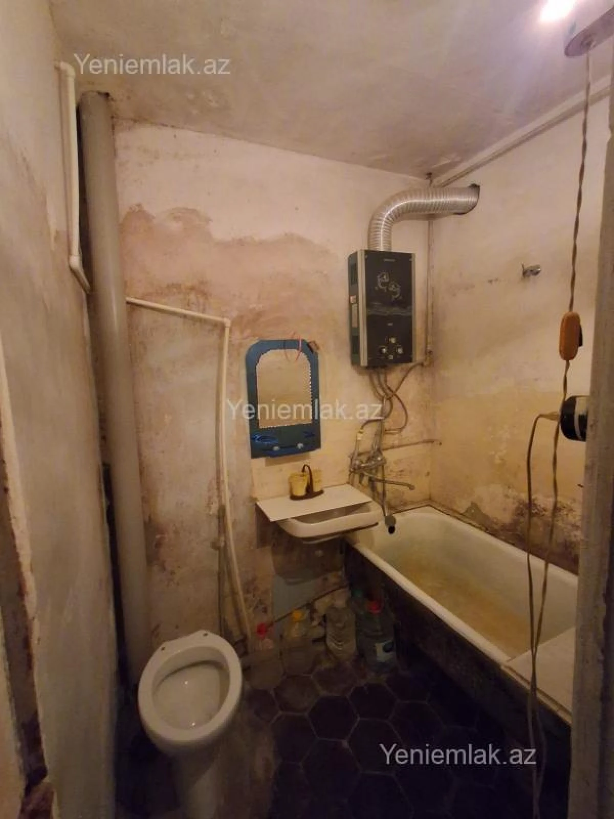 Satılır 1 otaqlı köhnə tikili 32 m²