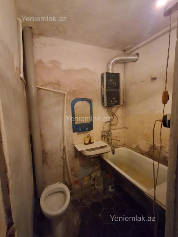 Satılır 1 otaqlı köhnə tikili 32 m²