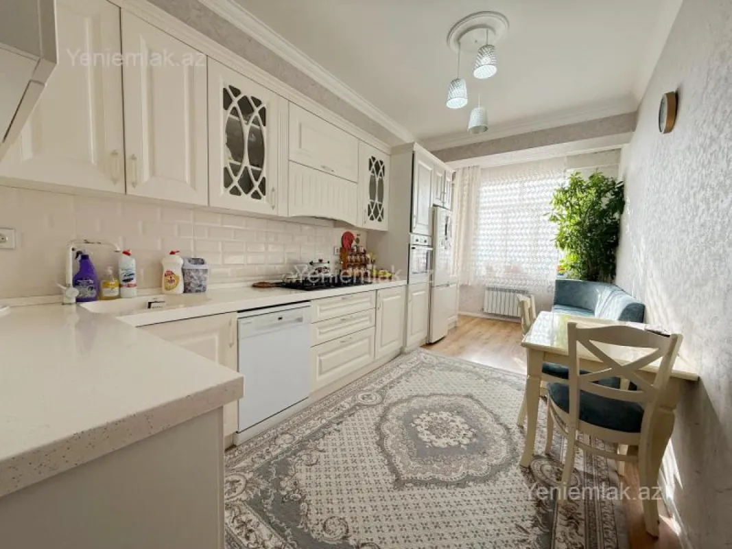 Satılır 3 otaqlı yeni tikili 110 m²