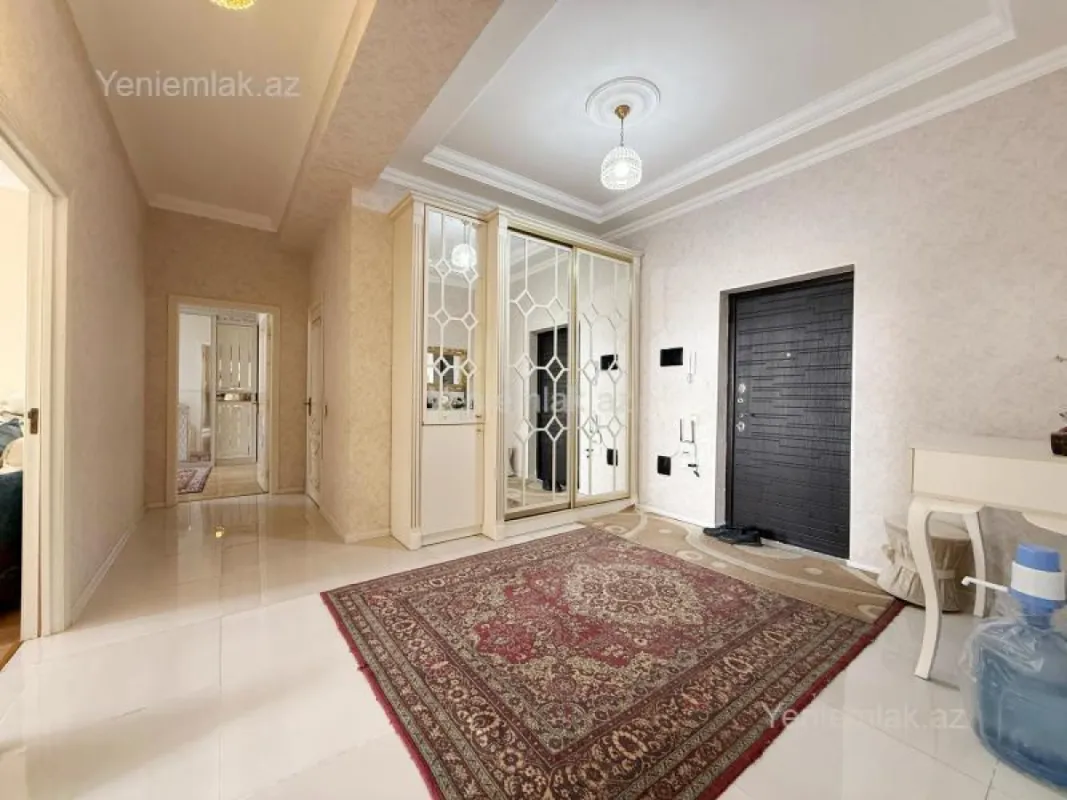 Satılır 3 otaqlı yeni tikili 110 m²