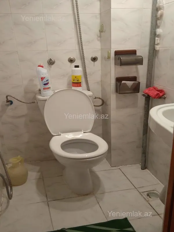 Satılır 4 otaqlı köhnə tikili 105 m²