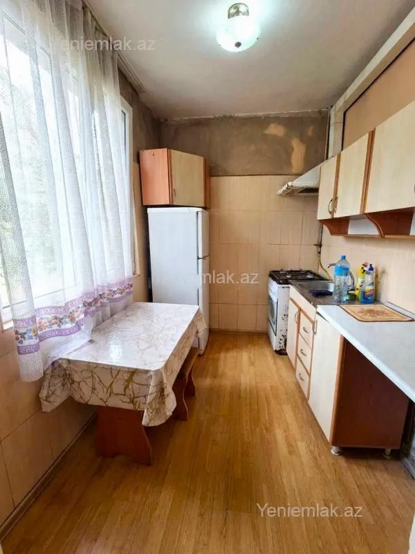 Satılır 2 otaqlı köhnə tikili 55 m²
