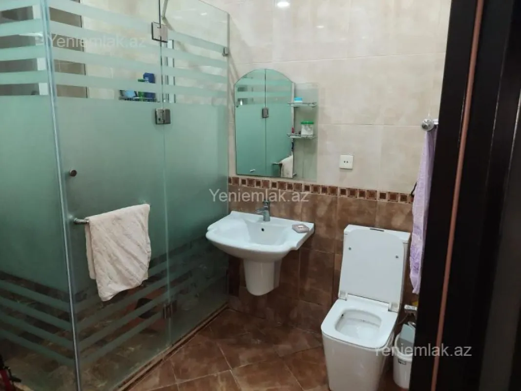 Satılır 4 otaqlı köhnə tikili 130 m²