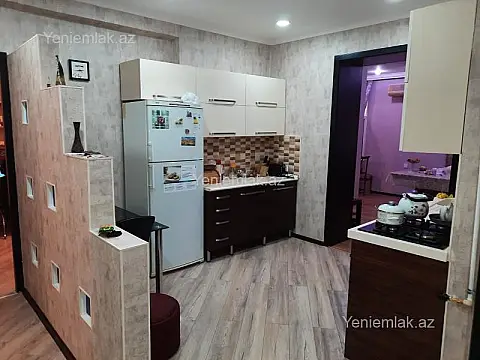 Satılır 4 otaqlı köhnə tikili 130 m²