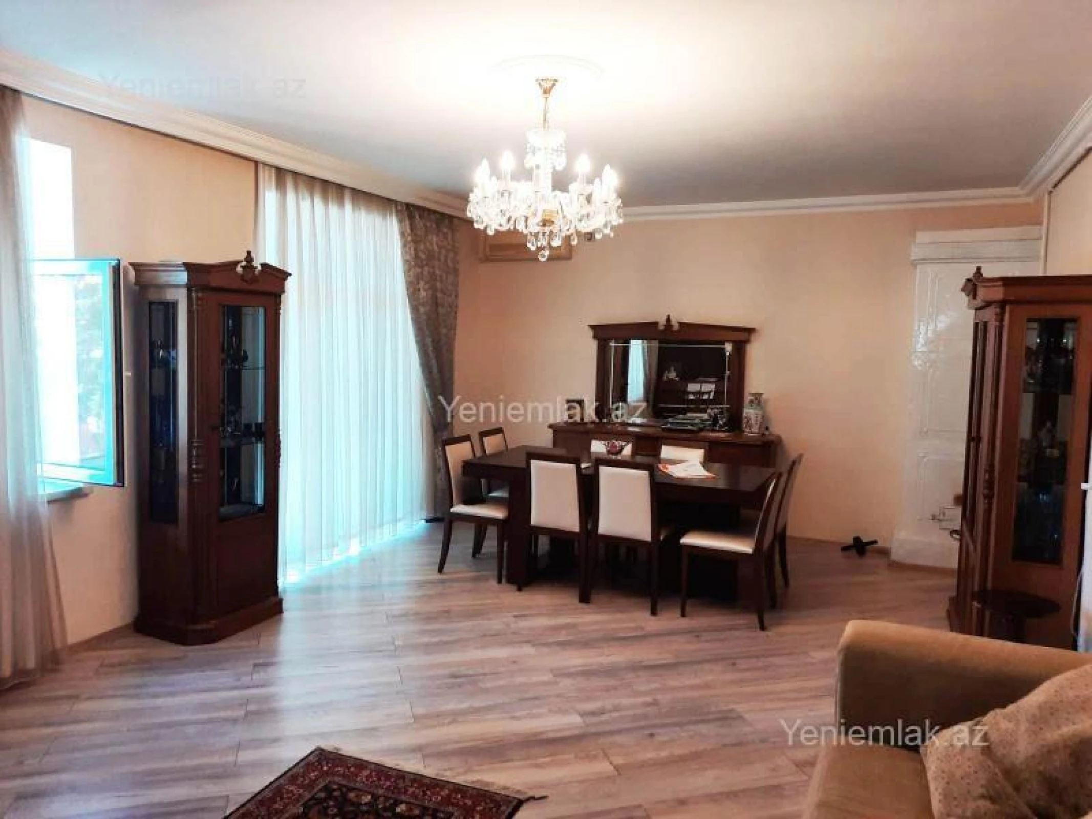 Satılır 4 otaqlı köhnə tikili 130 m²