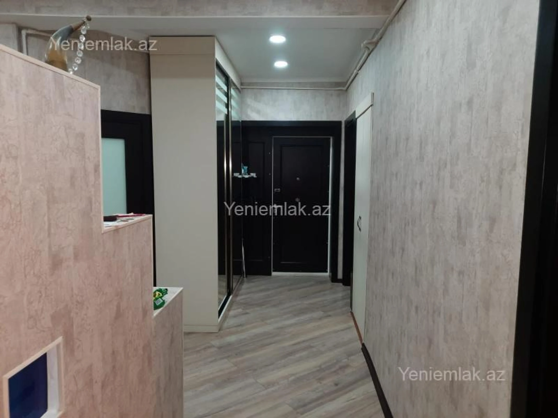 Satılır 4 otaqlı köhnə tikili 130 m²