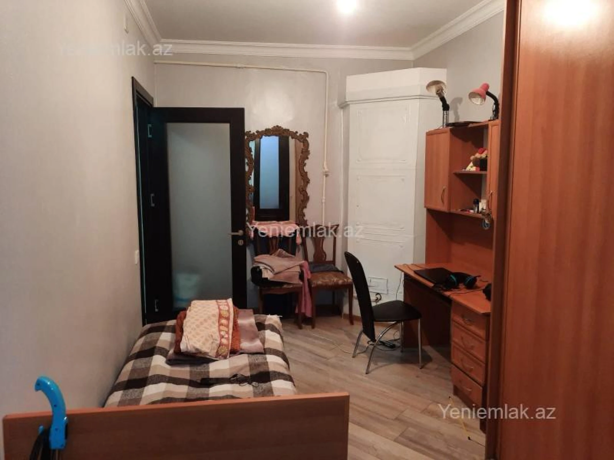 Satılır 4 otaqlı köhnə tikili 130 m²