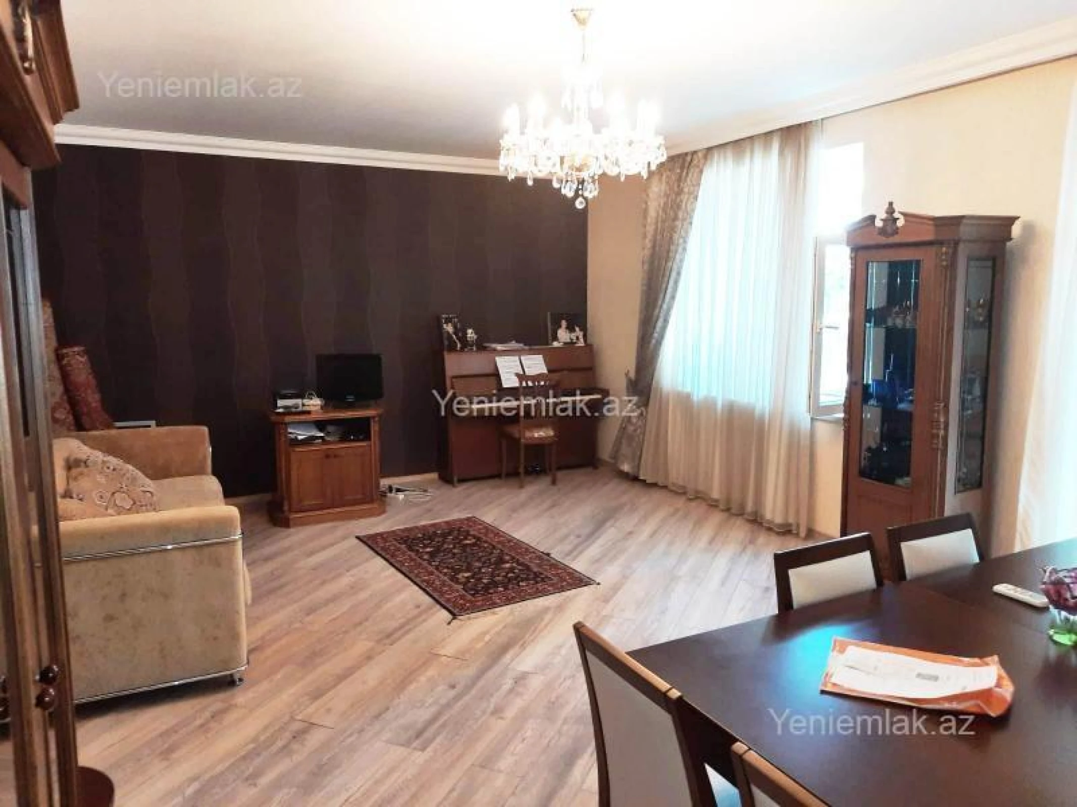 Satılır 4 otaqlı köhnə tikili 130 m²